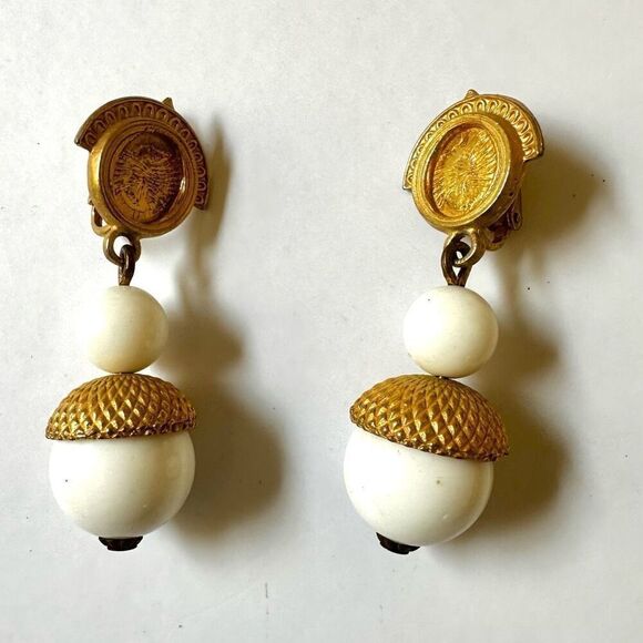 White and gold tone vintage drop clip on earrings - Picture 2 of 9